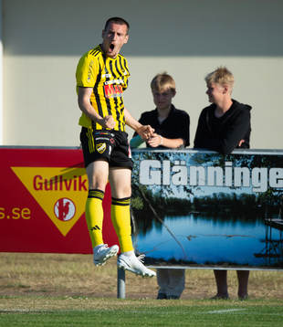 IFK Hässleholms Erjon Rama gör 0-1 och jublar i matchen i