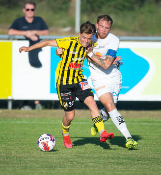 IFK Hässleholms Jussi Tikkanen tas omhand bryskt i en