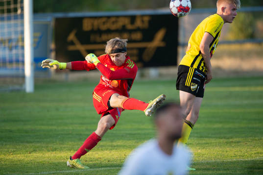 Laholms målvakt Petter Andersson i matchen i Svenska Cupen