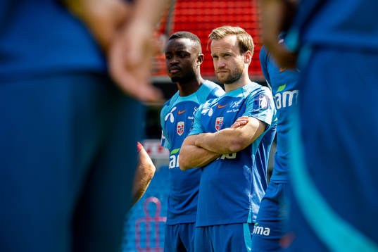 Brice Wembangomo and Bård Finne of the Norwegian national