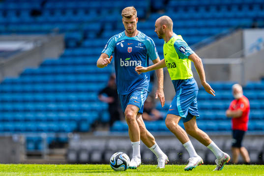 Alexander Sørloth and Fredrik Aursnes of the Norwegian