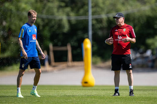 Samuel Gustafson and head coach Janne Andersson of the