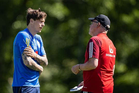 Victor Nilsson Lindelöf and head coach Janne Andersson of