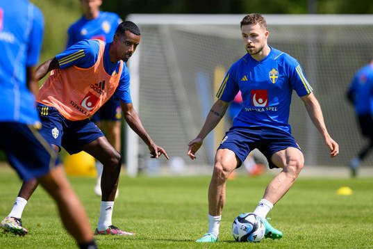Alexander Isak and Gabriel Gudmundsson of the Swedish