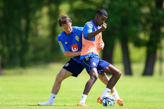 Hjalmar Ekdal and Alexander Isak of the Swedish national