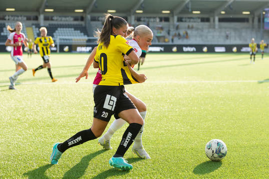 Häckens Hanna Wijk och IK Uppsalas Klara Folkesson