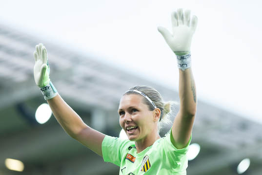 Häckens målvakt Jennifer Falk jublar