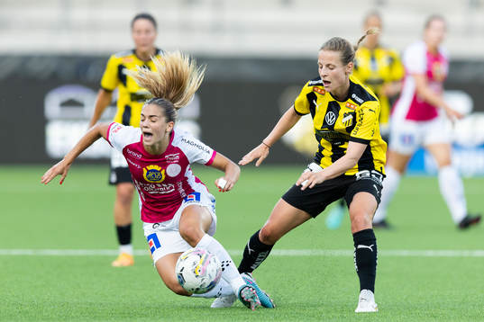 IK Uppsalas Johanna Renmark och Häckens Anna Anvegård