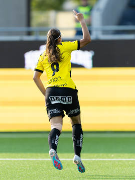 Häckens Rusul Rosa Kafaji jublar
