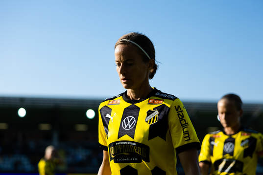 Häckens Aivi Luik innan fotbollsmatchen i Damallsvenskan