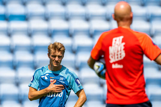 Martin Ødegaard and Ståle Solbakken, head coach of the