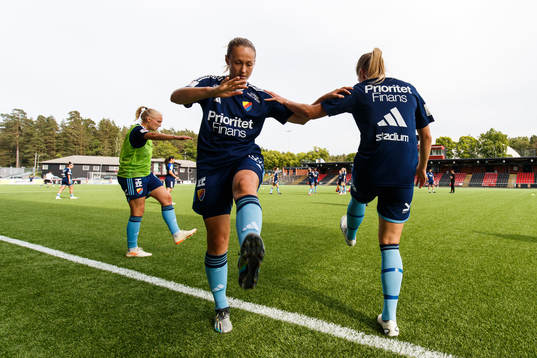 Djurgårdens spelare värmer upp