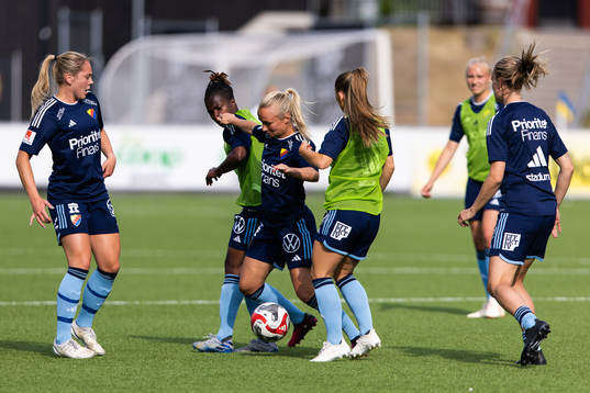 Djurgårdens spelare värmer upp