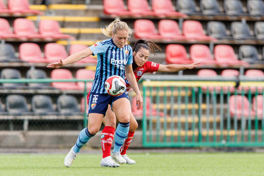Djurgårdens Alice Bergström och Linköpings Michelle De