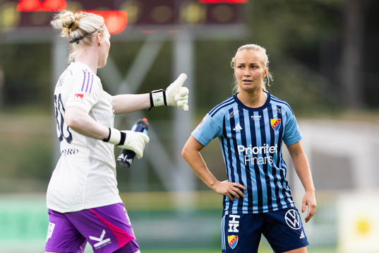 Djurgårdens målvakt Hedvig Lindahl och Tove Almqvist