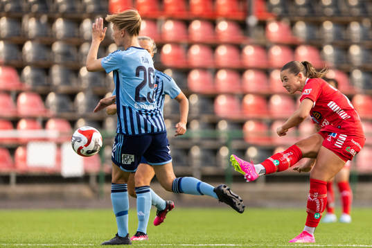 Linköpings Cornelia Kapocs med ett skott