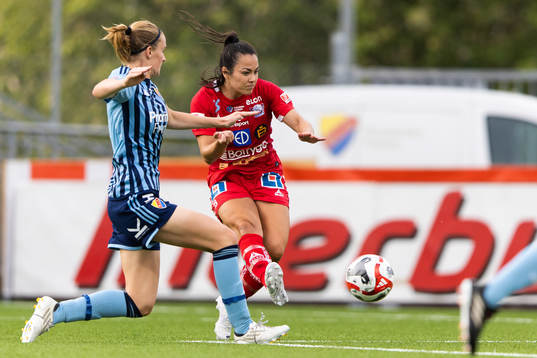 Djurgårdens Kamilla Lilhammer Karlsen och Linköpings
