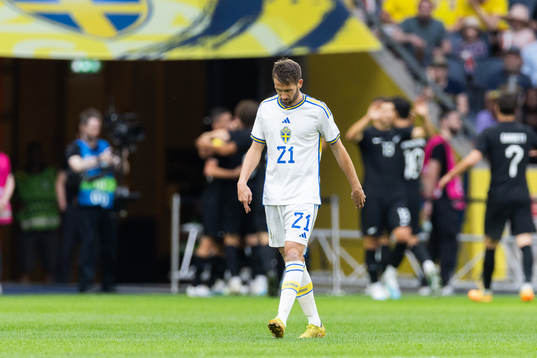 Marcus Rohdén of Sweden looks dejected