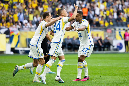 Jesper Karlsson of Sweden celebrates