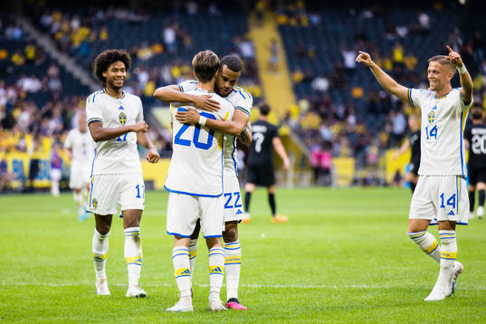 Robin Quaison of Sweden celebrate with teammates