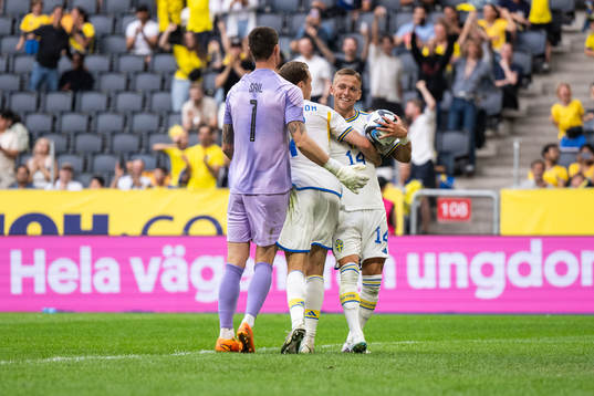 Jesper Karlsson and Viktor Claesson of Sweden celebrate
