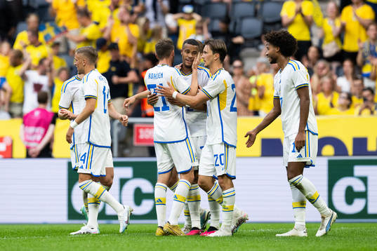 Robin Quaison of Sweden celebrates with his team mates