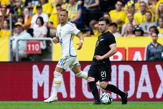 Jesper Karlsson of Sweden and Tim Payne of New Zealand