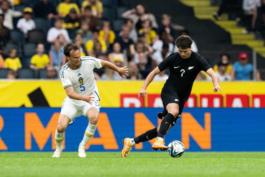 Hjalmar Ekdal of Sweden and Matt Garbett of New Zealand