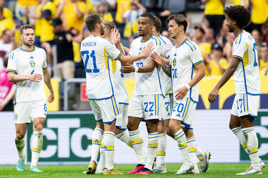 Robin Quaison of Sweden celebrates with. Team mates
