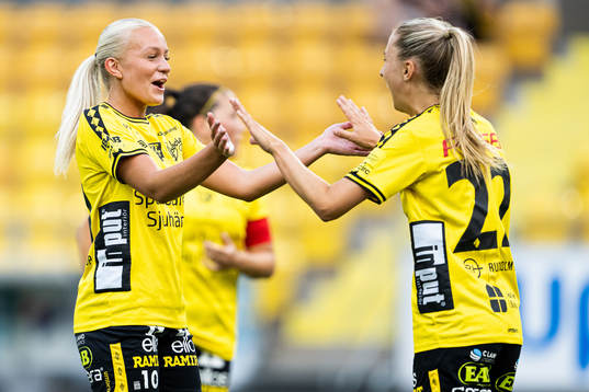 Elfsborgs Matilda Ståhlbom Karlsson jublar med Amanda