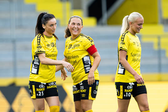 Elfsborgs Izabella Bergström jublar med Johanna Kalinski