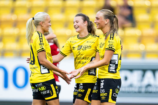 Elfsborgs Matilda Ståhlbom Karlsson jublar med Ida
