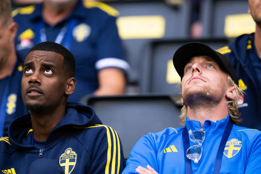 Alexander Isak and Emil Forsberg of Sweden