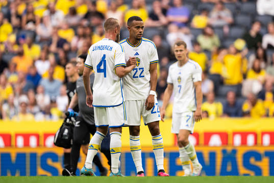 Daniel Sundgren and Robin Quaison of Sweden