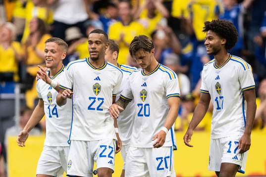 Jesper Karlsson, Robin Quaison, Kristoffer Olsson  and Jens