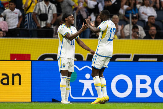 Anthony Elanga and Ken Sema of Sweden celebrate