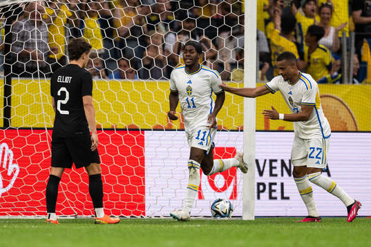 Anthony Elanga and Robin Quaison of Sweden celebrate