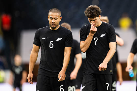 Bill Tuiloma and Matt Garbett of New Zealand looks dejected