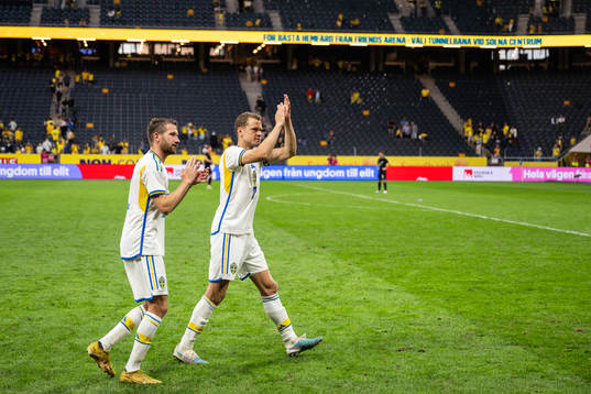Marcus Rohdén and Viktor Claesson of Sweden celebrate