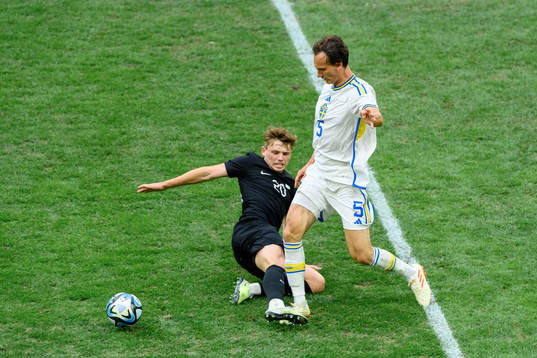 Callum Mccowatt of New Zealand and Hjalmar Ekdal of Sweden
