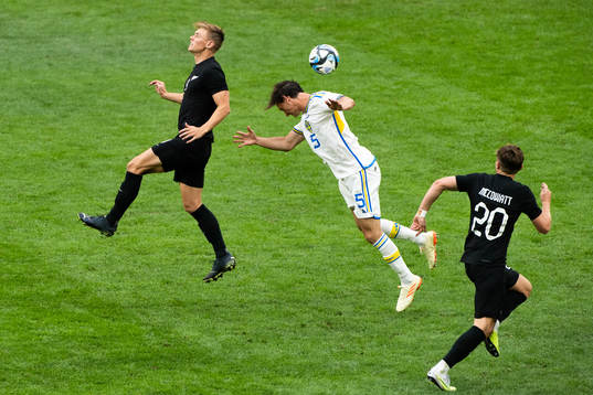 Ben Waine and Kristoffer Olsson of New Zealand againt