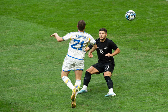 Marcus Rohdén of Sweden and Liberato Cacace of New Zealand