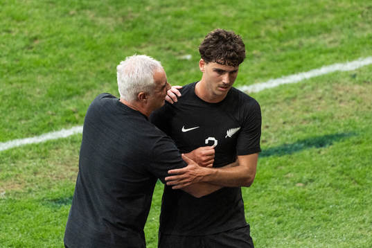 Head coach Darren Bazeley and Matt Garbett of New Zealand