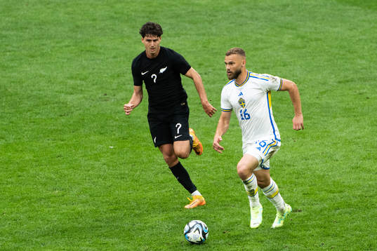 Matt Garbett of New Zealand and Jesper Karlström of Sweden