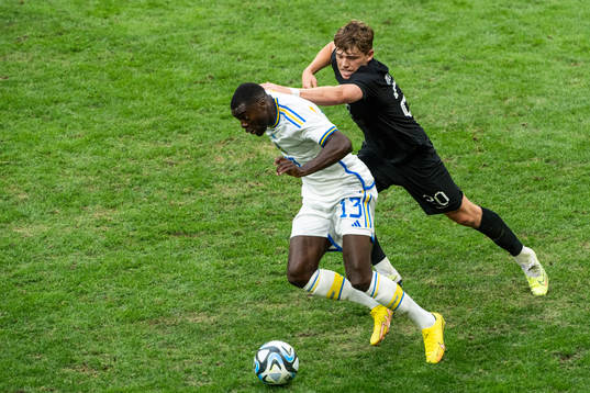 Ken Sema of Sweden and Callum Mccowatt of New Zealand