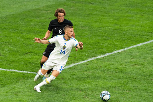 Joe Bell of New Zealand and Jesper Karlsson of Sweden