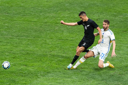 Elijah Just of New Zealand and Marcus Rohdén of Sweden