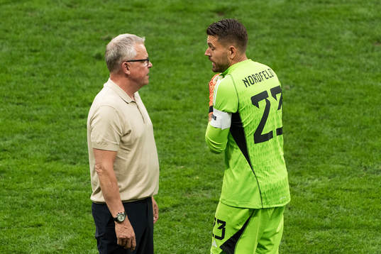 Head coach Janne Andersson and goalkeeper Kristoffer