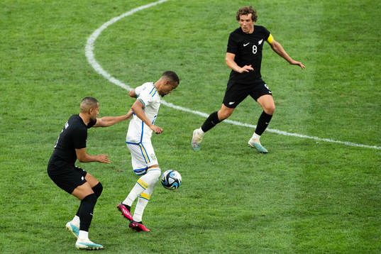 Bill Tuiloma and Joe Bell of New Zealand against Robin