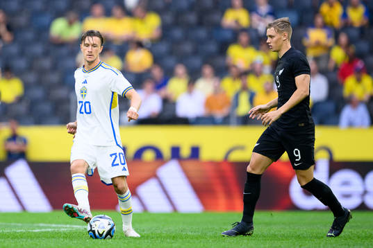 Kristoffer Olsson of Sweden and Ben Waine of New Zealand